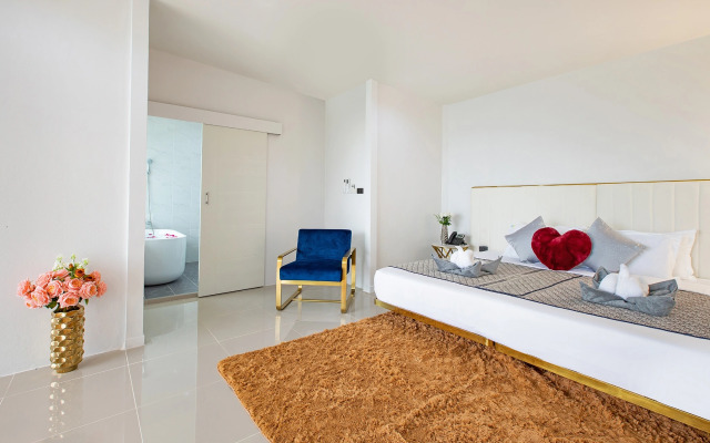 Nariya Bayfront Phuket Resort