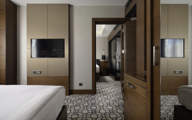 Royal Stay Palace Hotel