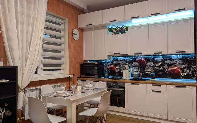 Yevrodvushka S Vidom Na More Flat
