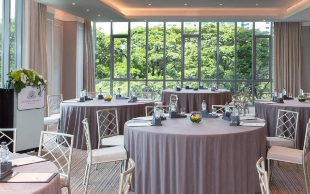 Отель Oriental Residence Bangkok