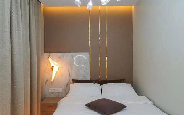 stil'naya dvuhkomnatnaya VIP na beregu reki Flat