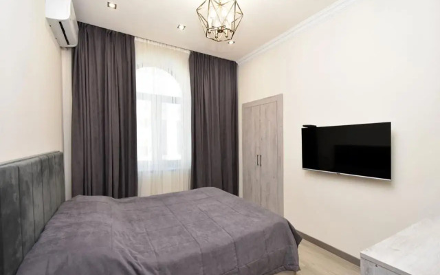 2-K, Ulitsa Amiryana, Am713 Flat
