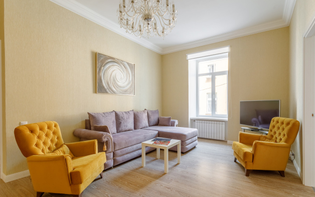 Luchshaya Kvartira with 3 bedrooms near Kremlin