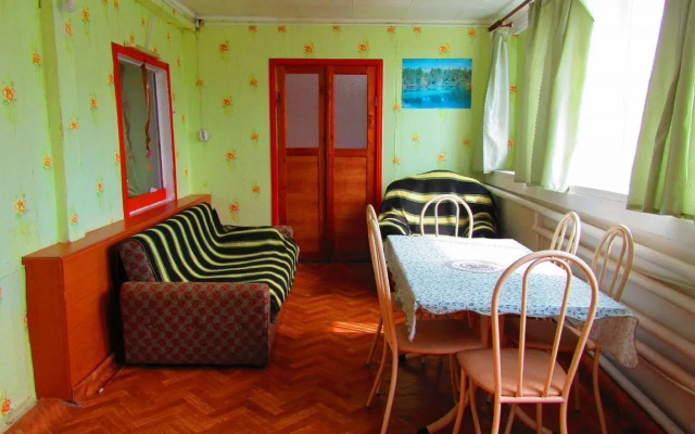 Частный дом С тремя спальнями и большой солнечной верандой