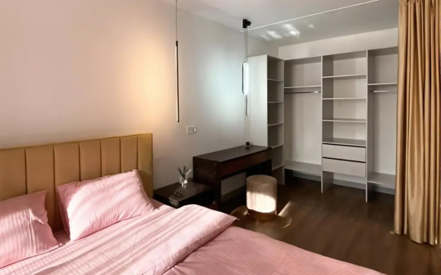 Апартаменты с кроватью и панорамными окнами, с 13 по 15 этаж