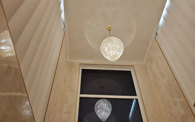 Dom s podogrevaemym basseynom Private house