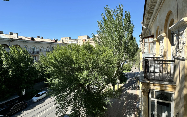 Na central'noj naberezhnoj Flat