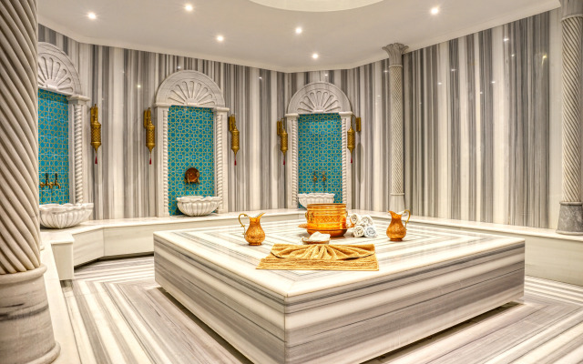 Four Season Li̇fe Resort