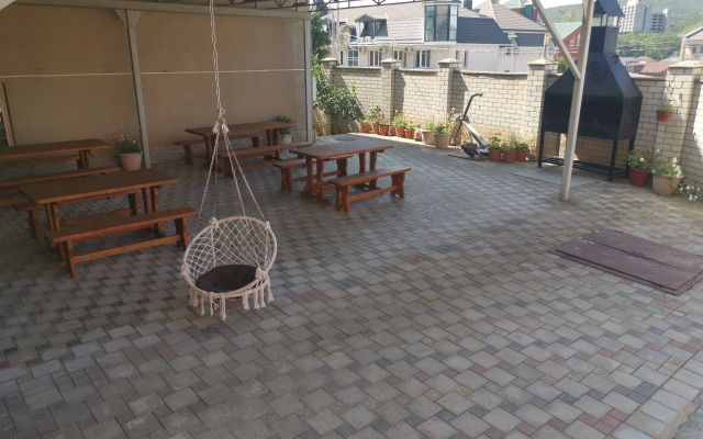 Yakor Guest House