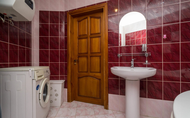 Na Ulitse Dovatora 42V Flat