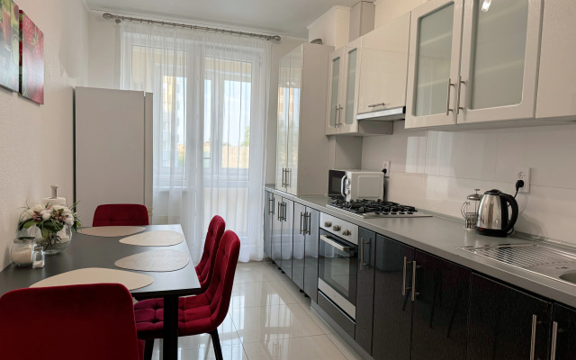 V Samom Tsentre Istoricheskogo Rayona Amalienau Flat