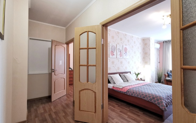 Uyutnye i Prostornye v Sovremennom Raione Apartaments