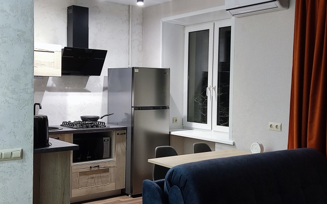 Ryadom S Naberezhnoy Flat
