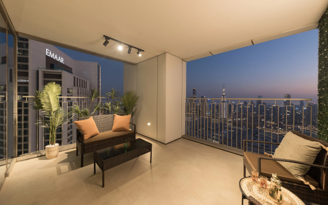 Welcome Home in Downtown Views Apartments
