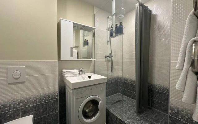 Kvartira u metro Parnas Apartments