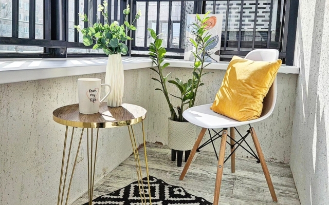 V 5 Minutakh Ot Kremlya Flat