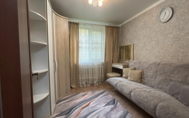Dvukhkomnatnaya Ryadom So Shkoloy Politsii Flat