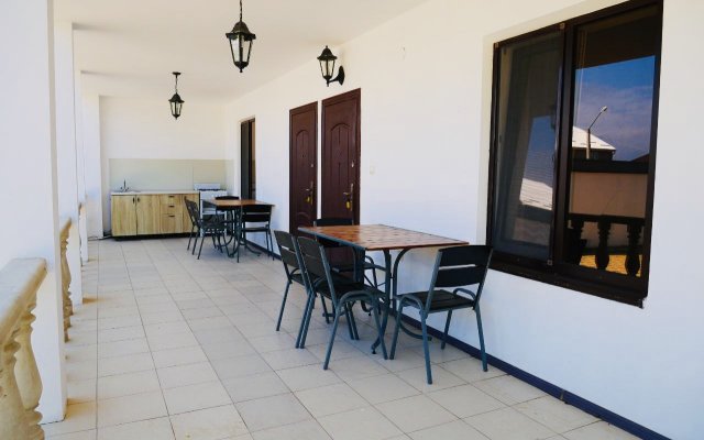 Baza Mango Guest House