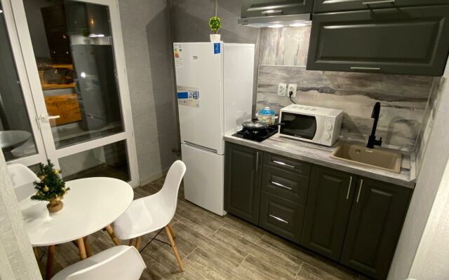 Na Ulitse Aleksandra Polina 1 Apartments