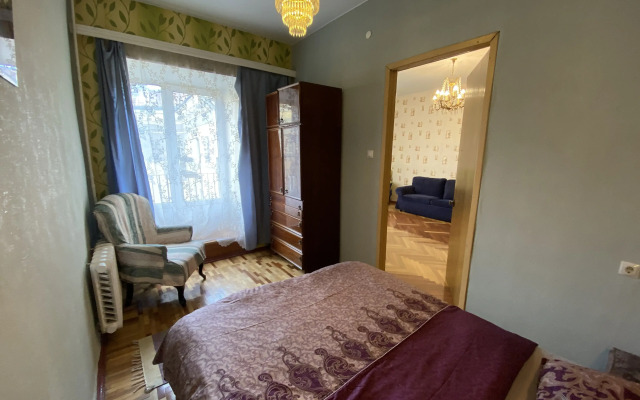 Уютная Семейная двухкомнатная квартира Невский 13 с балконом и парковкой