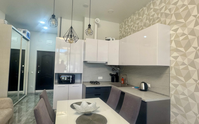 Квартира Просторная студия с террасой напротив отеля Мариотт