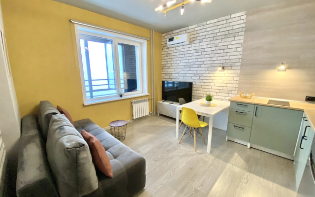 Dvukhkomnatnaya Studiya S Panoramnym Vidom Na R. Ob Apartments