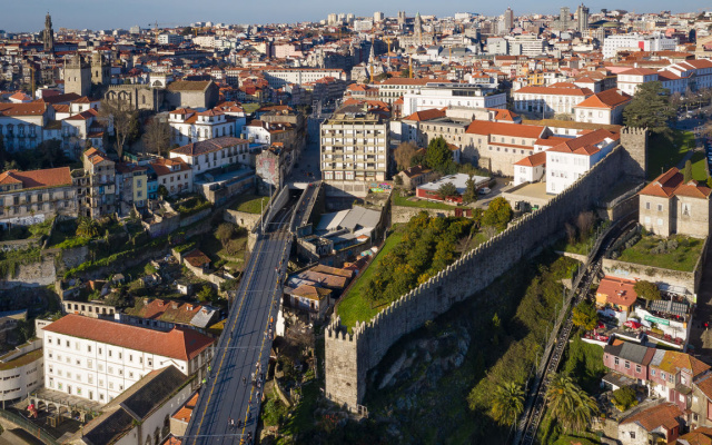 Отель Condes de Azevedo Palace Apartments
