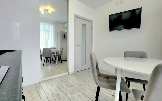 Квартира Двухкомнатная с Балконом и Красивым Видом