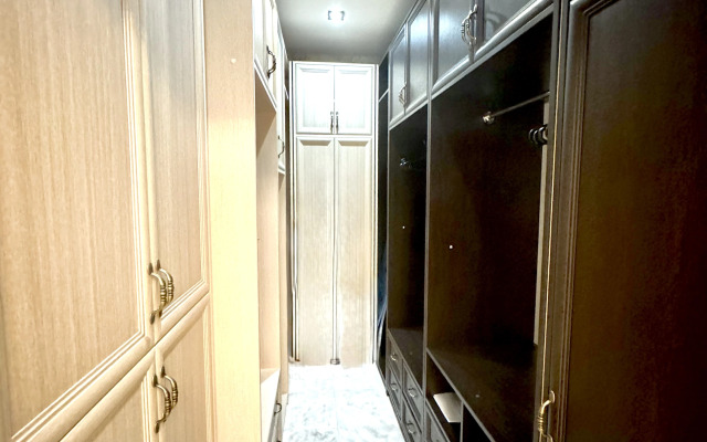 Disaynerskie VIP v Serdtse Stolitsy s Kruglosytochnym Zaseleniem Ulitsa Krasnaya 22 Apartments