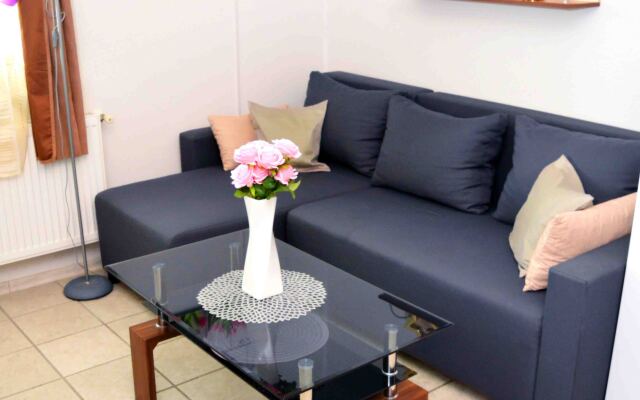 Lorabel Apartment House