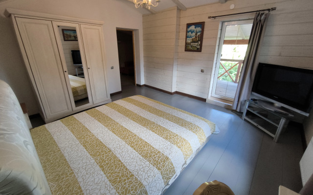 Derevenskij Dom U Morya Apartments