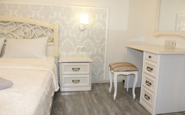 Na Sverdlova 79A NiceAparts Flat