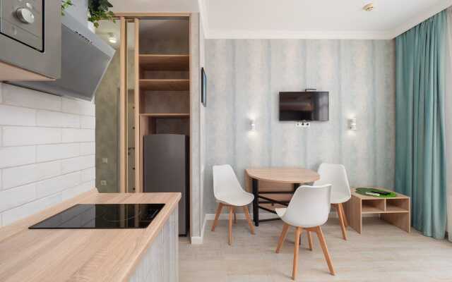 U Morya S Basseinom v ZhK Solnechnyij apt44 Apartments