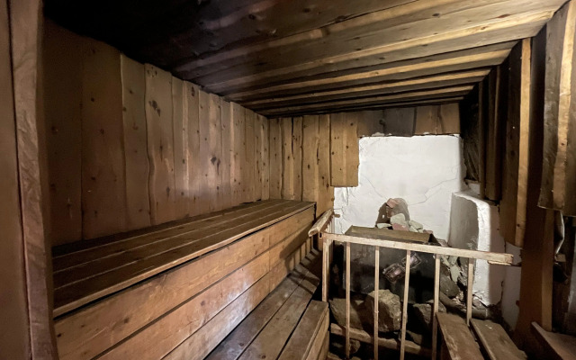 Otlichny Dvukhetazhny s Mangalom i Baney Ryadom s Prudom Private House