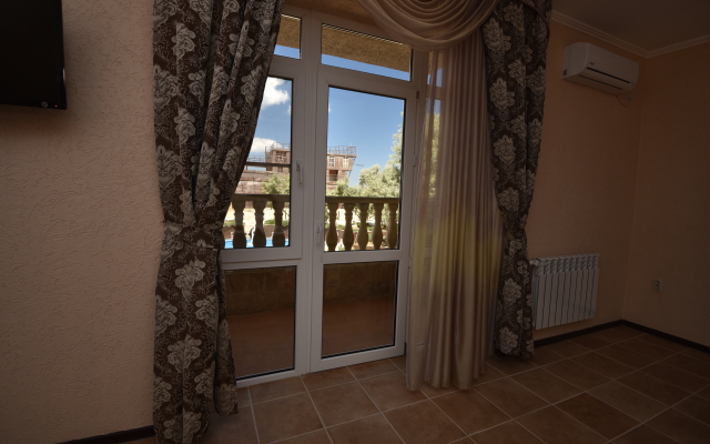 Zamok Azov Hotel