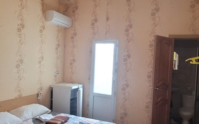 Orehovyij 13 Plyaho Guest House