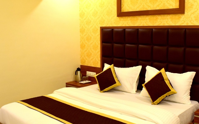 Royal Square by Sky Stays Hotel