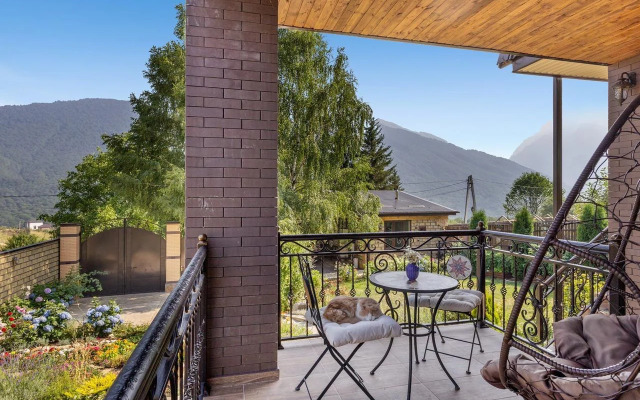 Частный дом Райский уголок среди гор и альпийских лугов