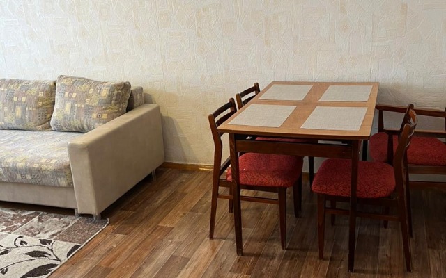 Апартаменты 2-х комнатная на 50 лет Октября 23