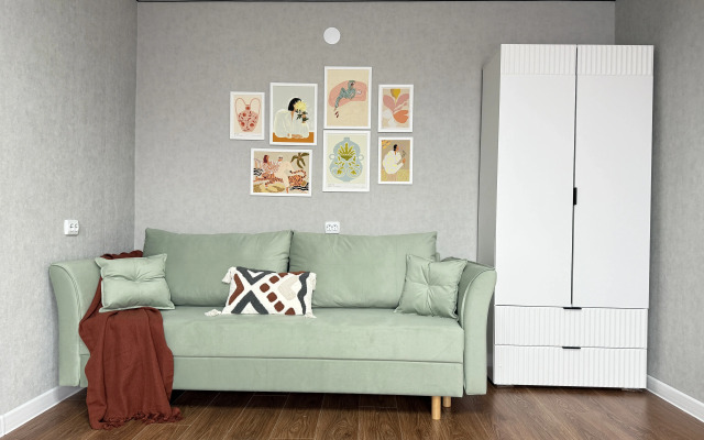 Skandinavskaya ryadom s trassoy M4 i tsentrom goroda Flat