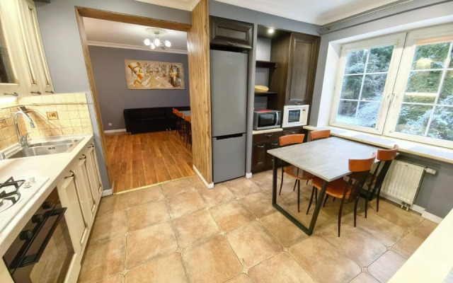 Частный дом Дом с бассейном и сауной