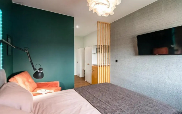 Апартаменты Дрим Апартменс 565 Студио с Большой Кроватью и Кухней