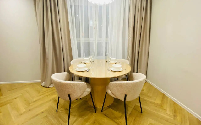 Yevro 2-Komnatnaya V Novom Dome U Ozera Kaban Flat