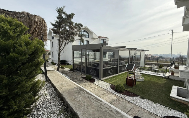 D Twins Airport Hotel