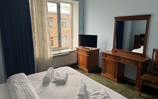 Lalaner Hotel