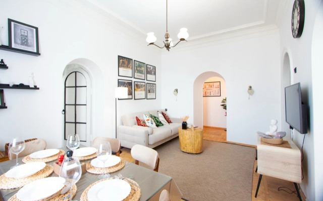 Tryokhkomnatnaya na Tverskoy Flat