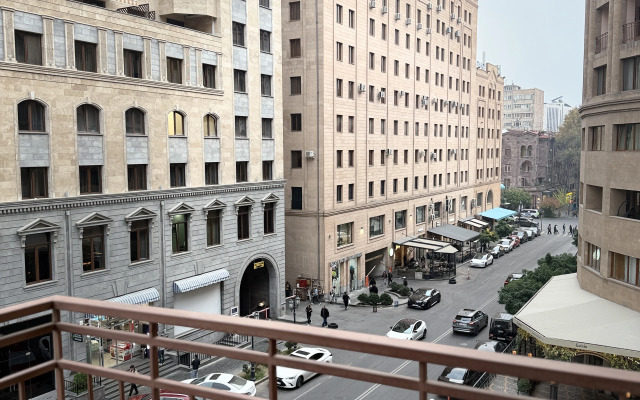 Апартаменты с 2 спальнями рядом с площадью от Sweet Home