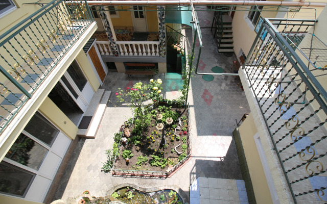 Faina Guest house