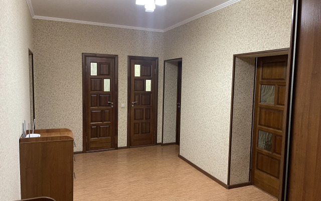 Na Adoratskogo 1 Flat