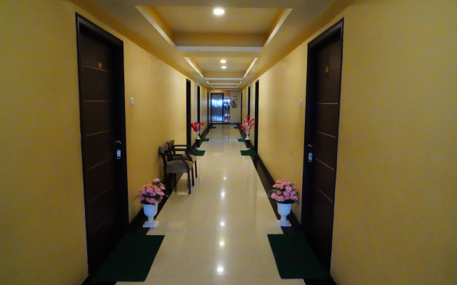 Vjr Mahal and Vinayagam Residency Hotel